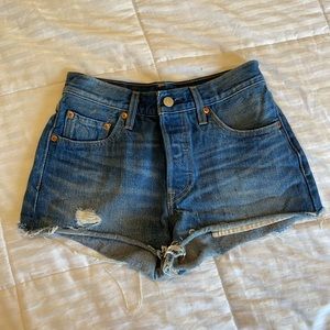 Levi’s 501 mid rise shorts